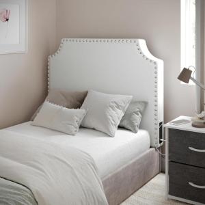 Flash Furniture Adeline Twin Headboard with 2 Outlets, USB Port, USB Type-C Port, Contoured Headboard, Studded LeatherSoft Upholstery, Dual Hanging Options, White(White Leathersoft)