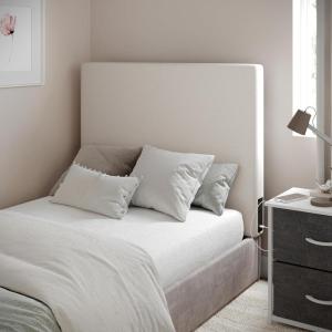 Flash Furniture Hugo Twin Headboard with 2 Outlets, USB Port, USB Type-C Port, Faux Linen Upholstery, Dual Hanging Options, Beige(Beige)